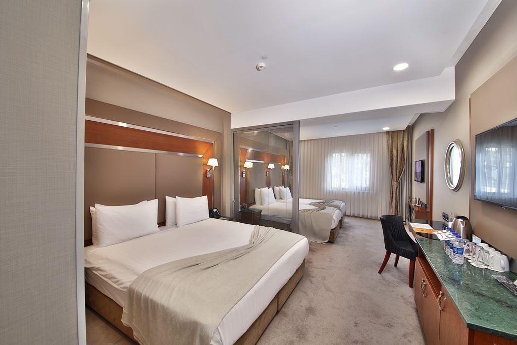 rooms-quadruple-room