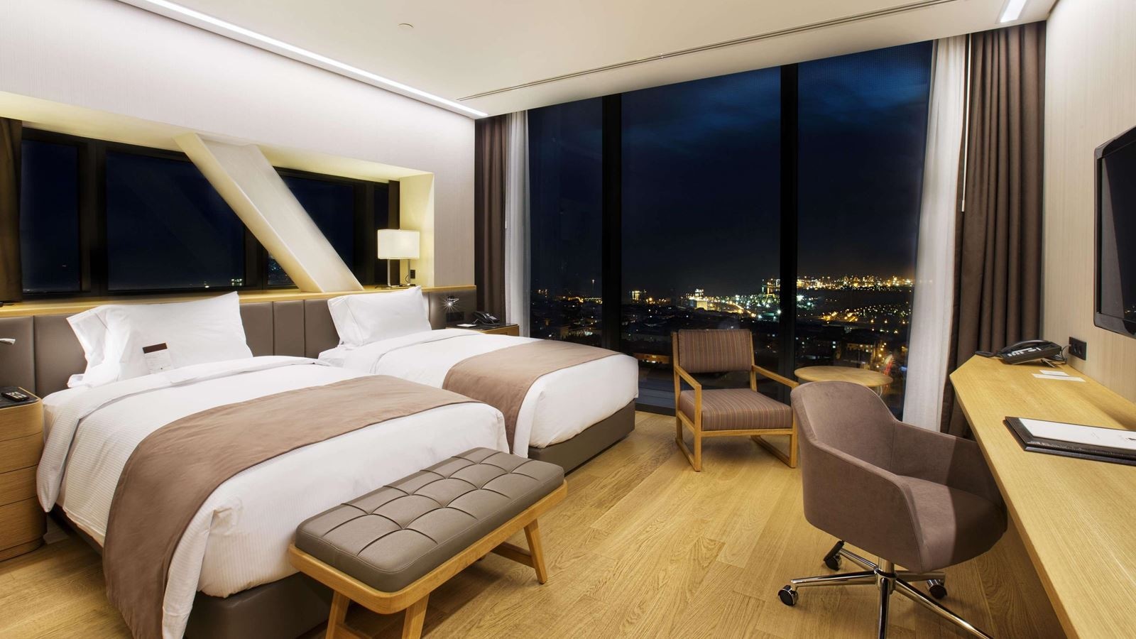 rooms-room-garden-view