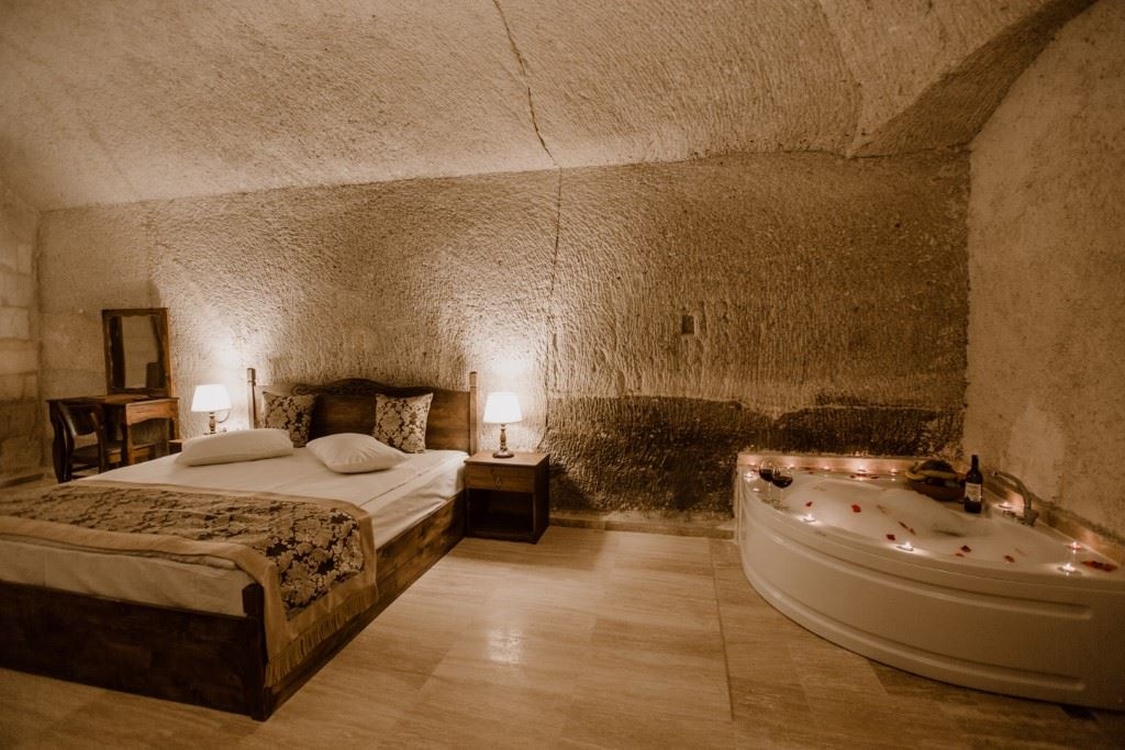 rooms-honeymoon-suite