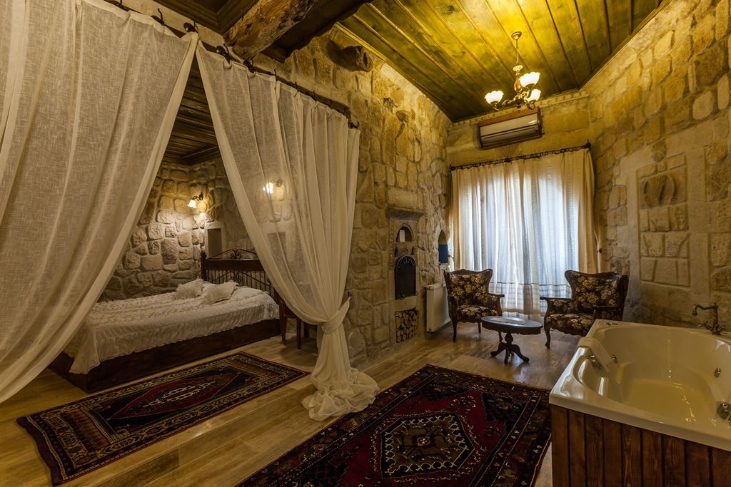 rooms-honeymoon-suite