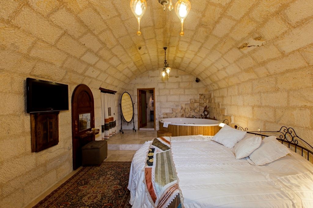 rooms-honeymoon-suite