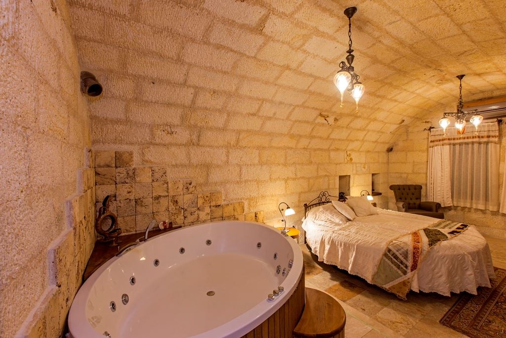 rooms-honeymoon-suite