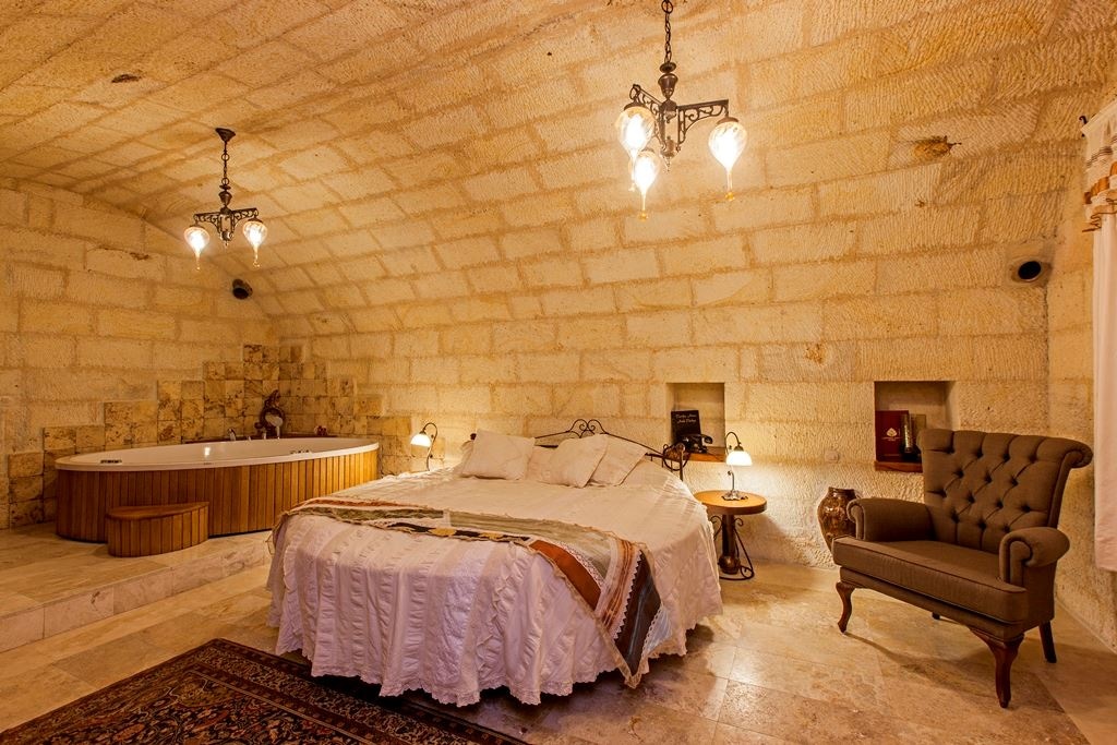 rooms-honeymoon-suite