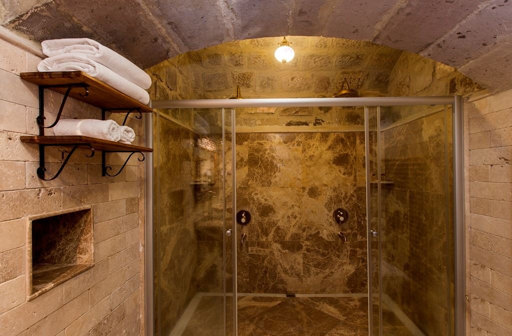 rooms-honeymoon-suite