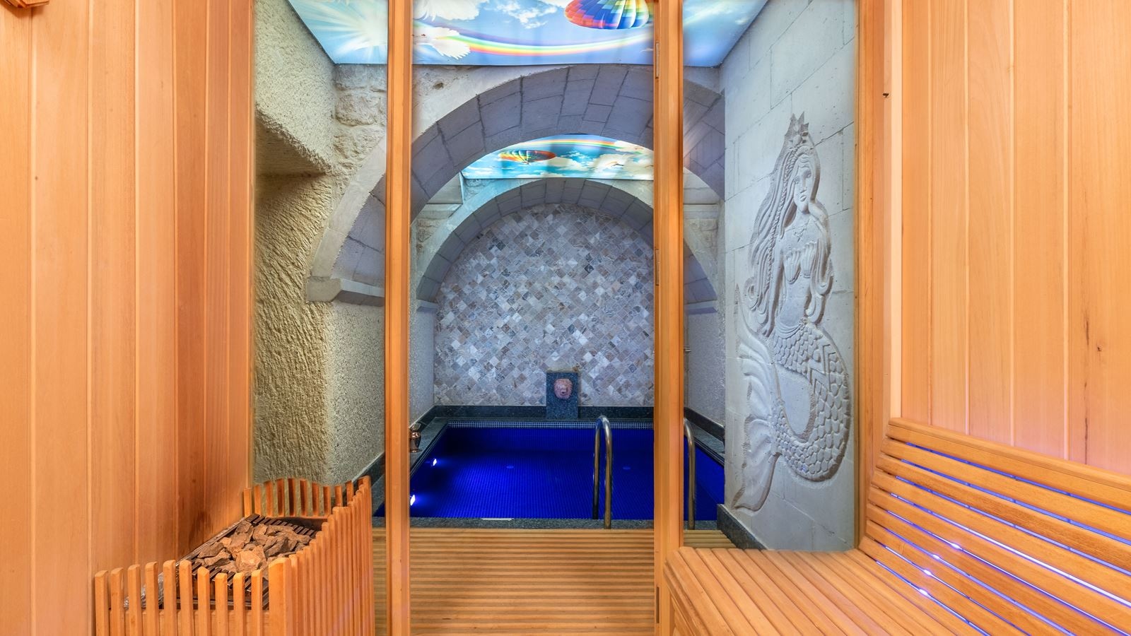 rooms-deluxe-king-suite