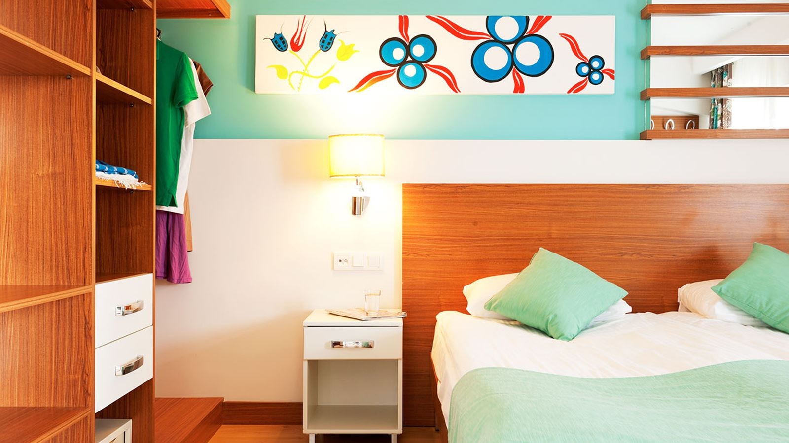 rooms-family-room-land-view