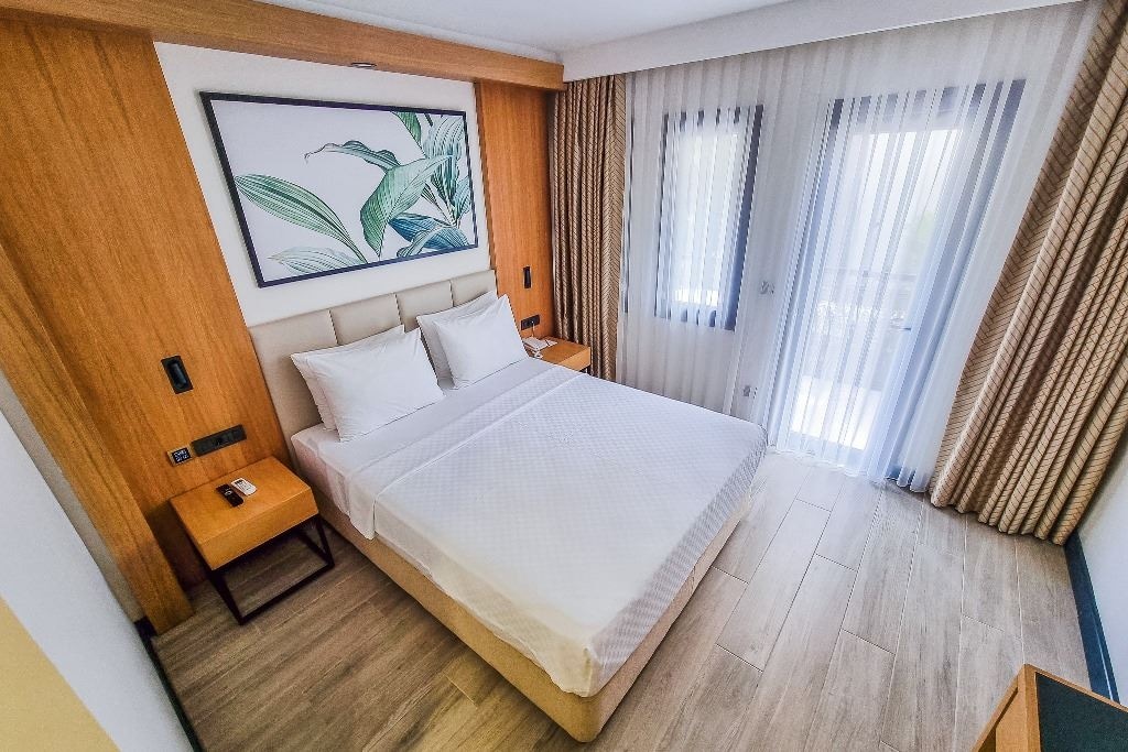 rooms-superior-family-room