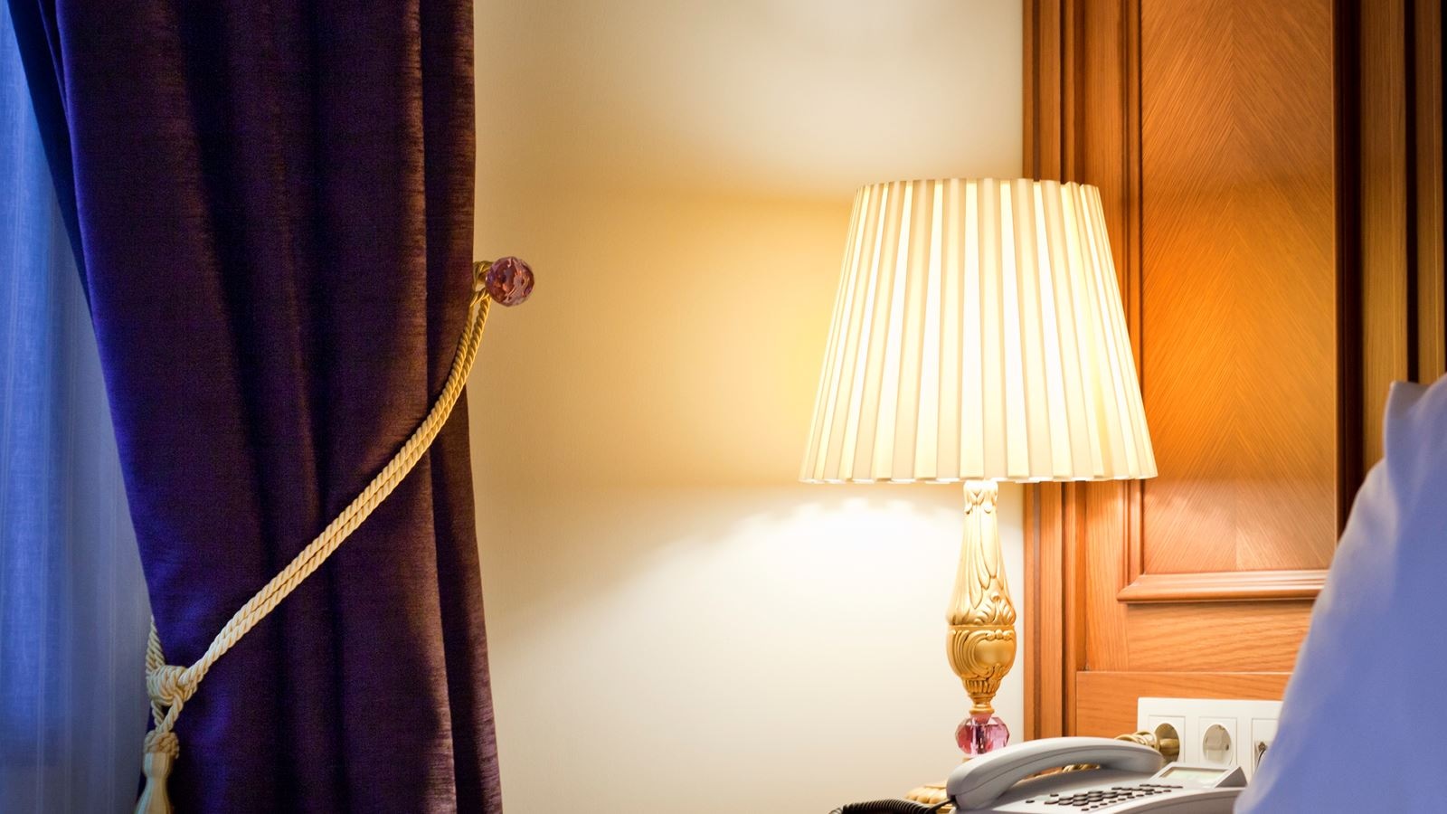 rooms-family-room-connecting-room