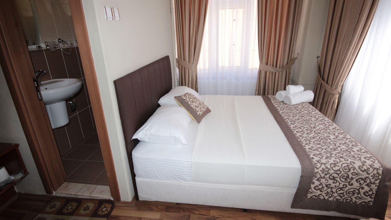 rooms-double-standard