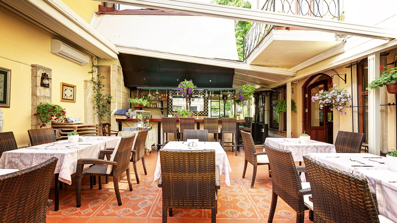 restaurants-restaurants