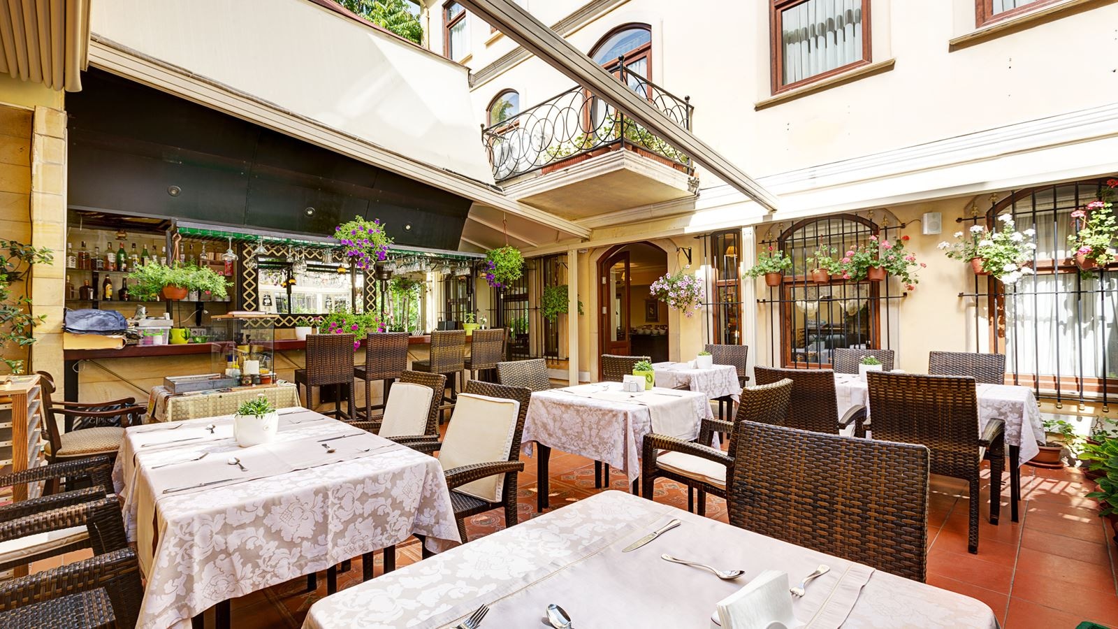 restaurants-restaurants