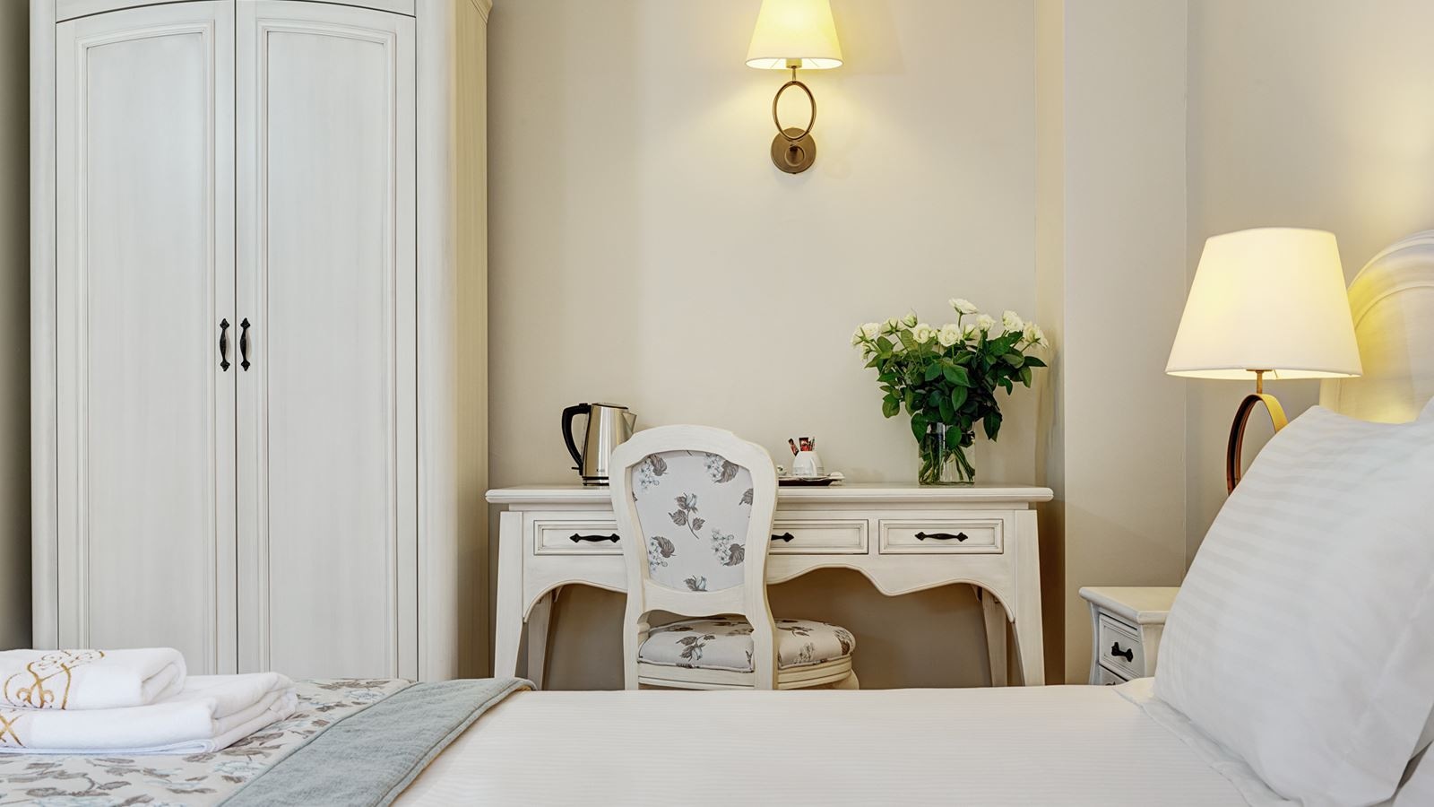 rooms-family-room-connecting-room