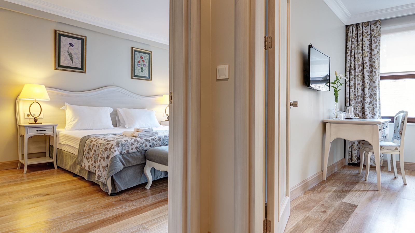 rooms-family-room-connecting-room