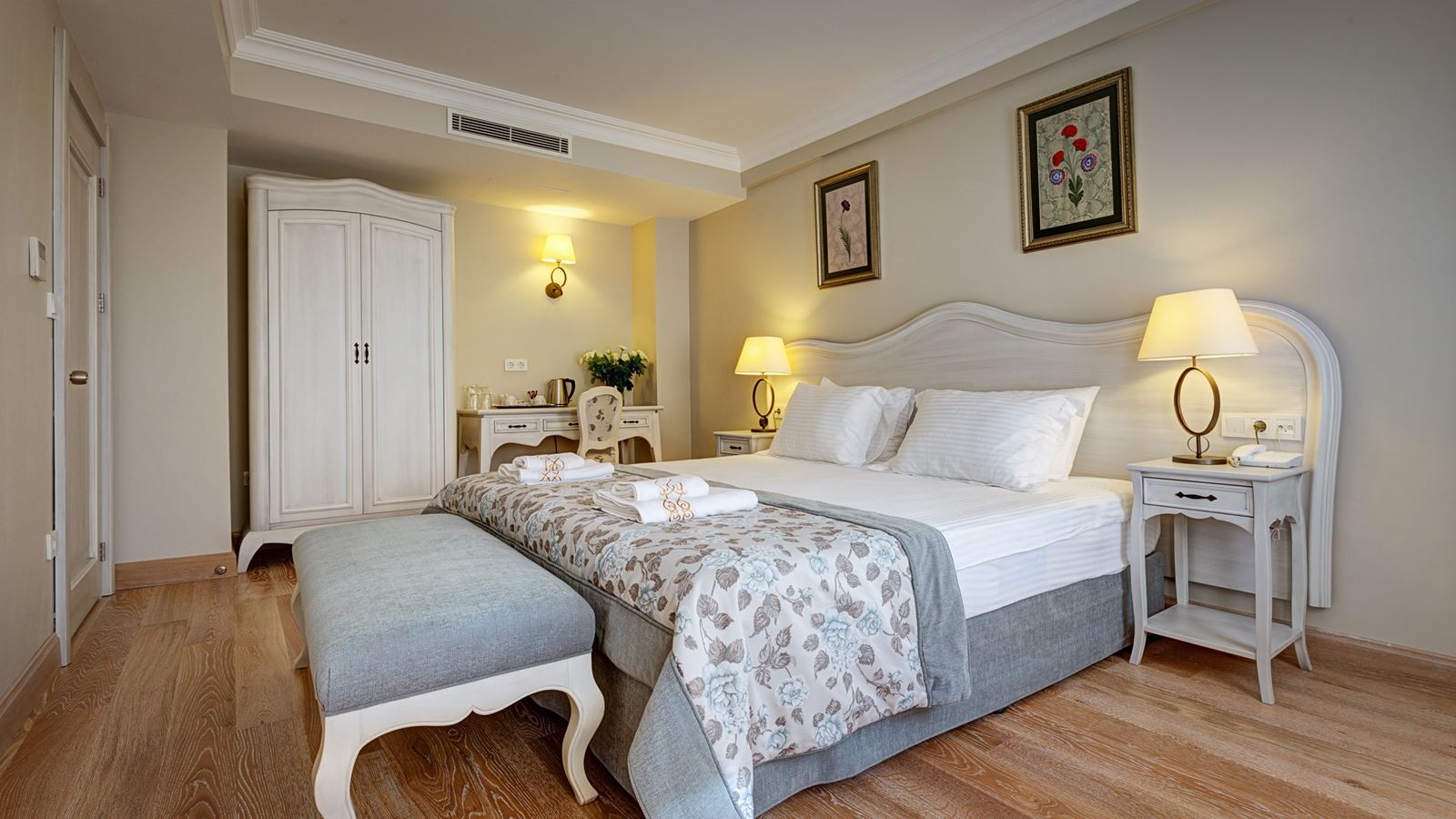 rooms-family-room-connecting-room