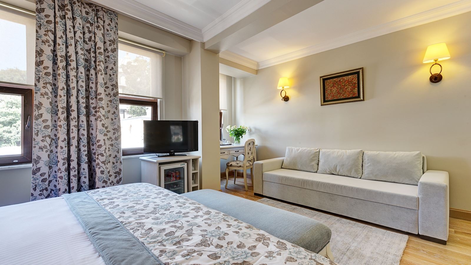 rooms-suite-queen-size-bed