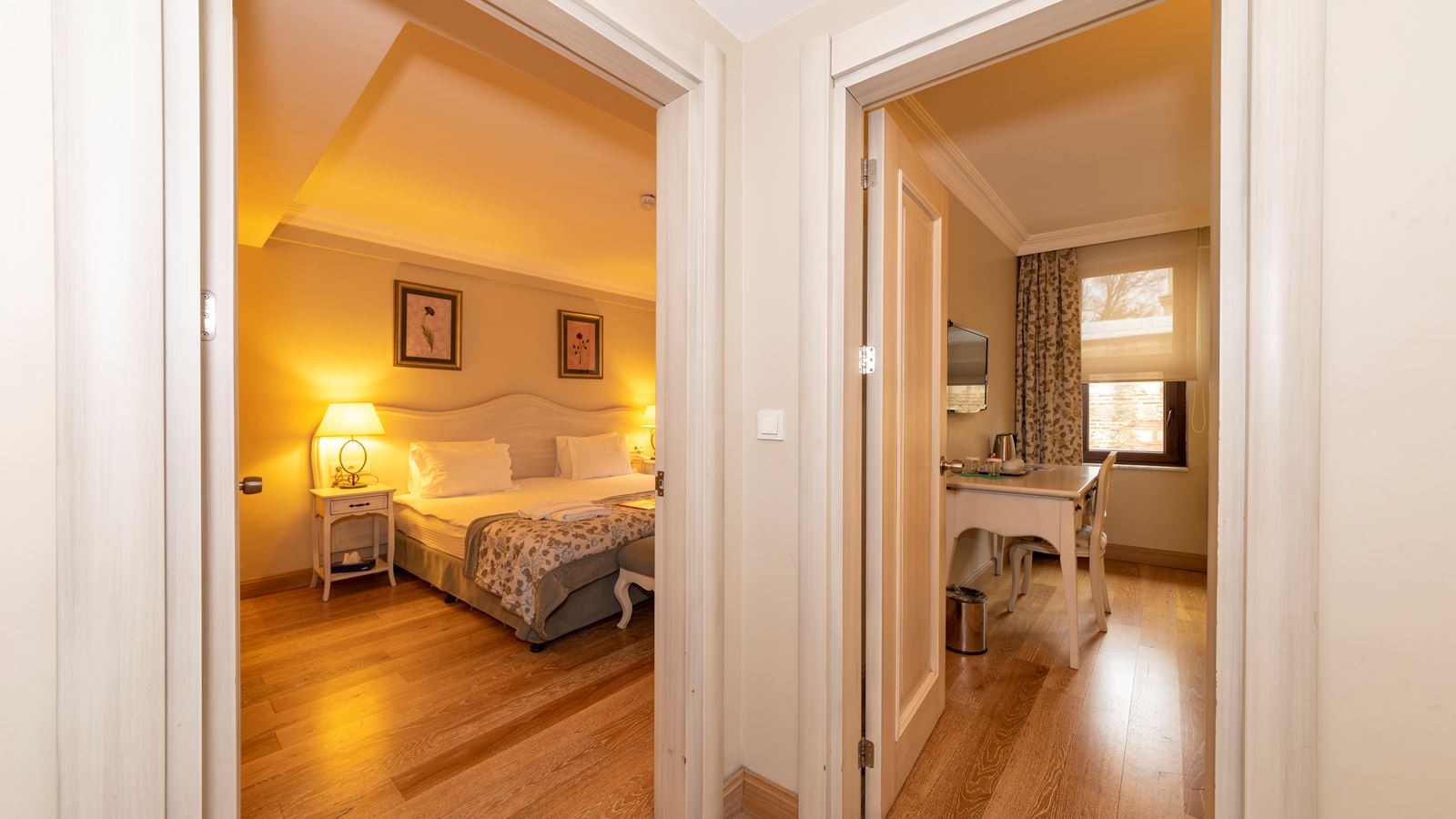 rooms-family-room-connecting-room