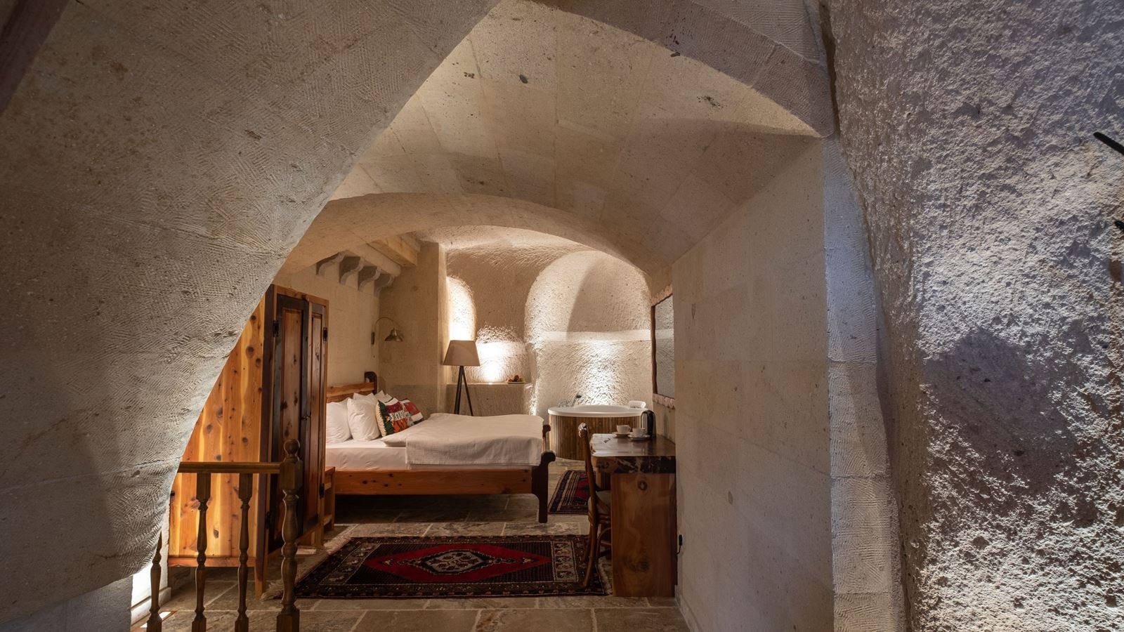 rooms-deluxe-cave-room