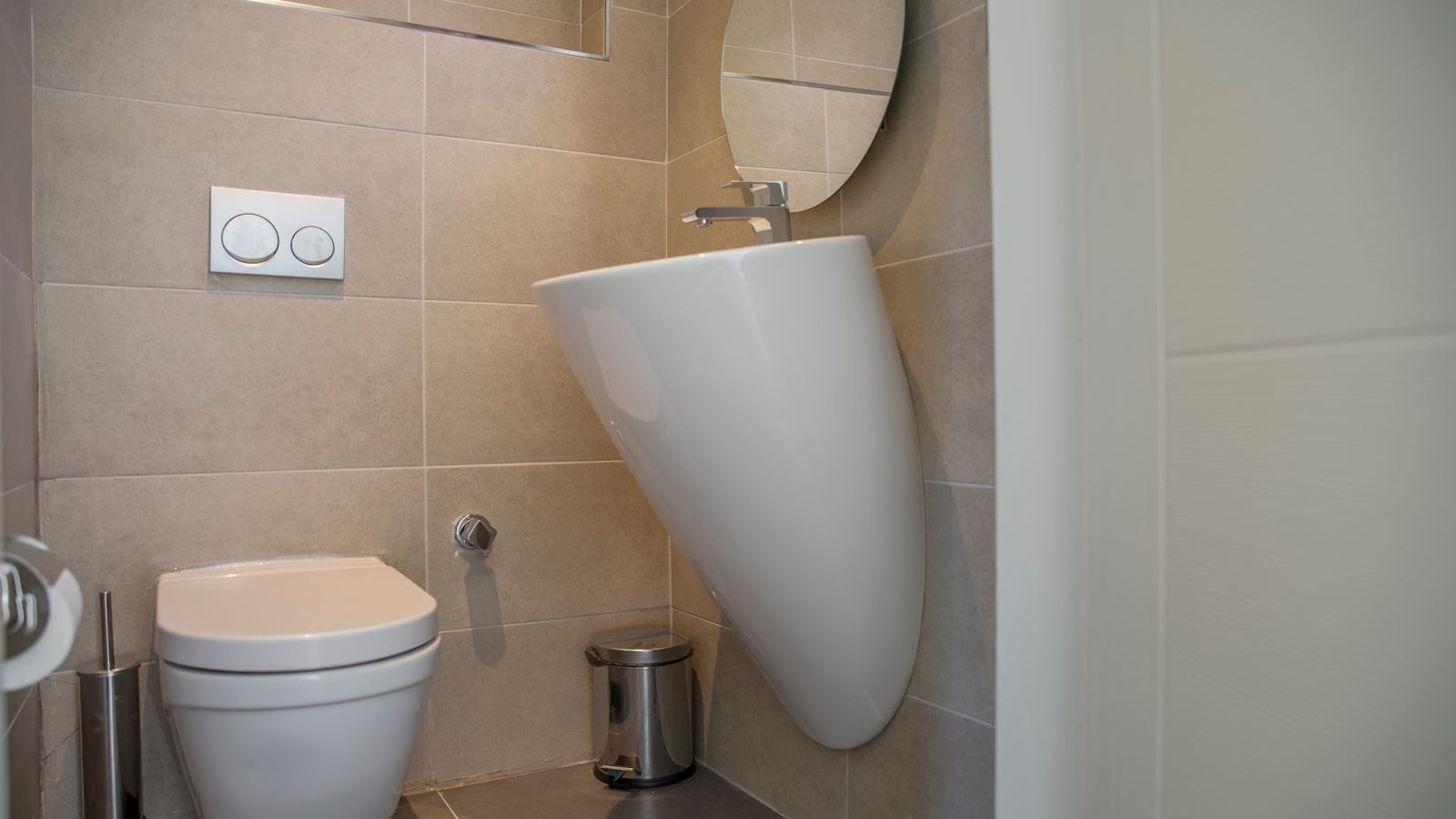 rooms-economy-family-room