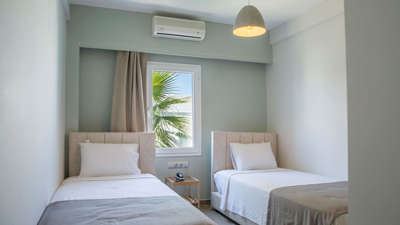 rooms-standard-family--room