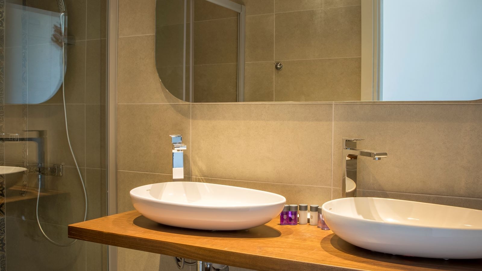 rooms-superior-family-room