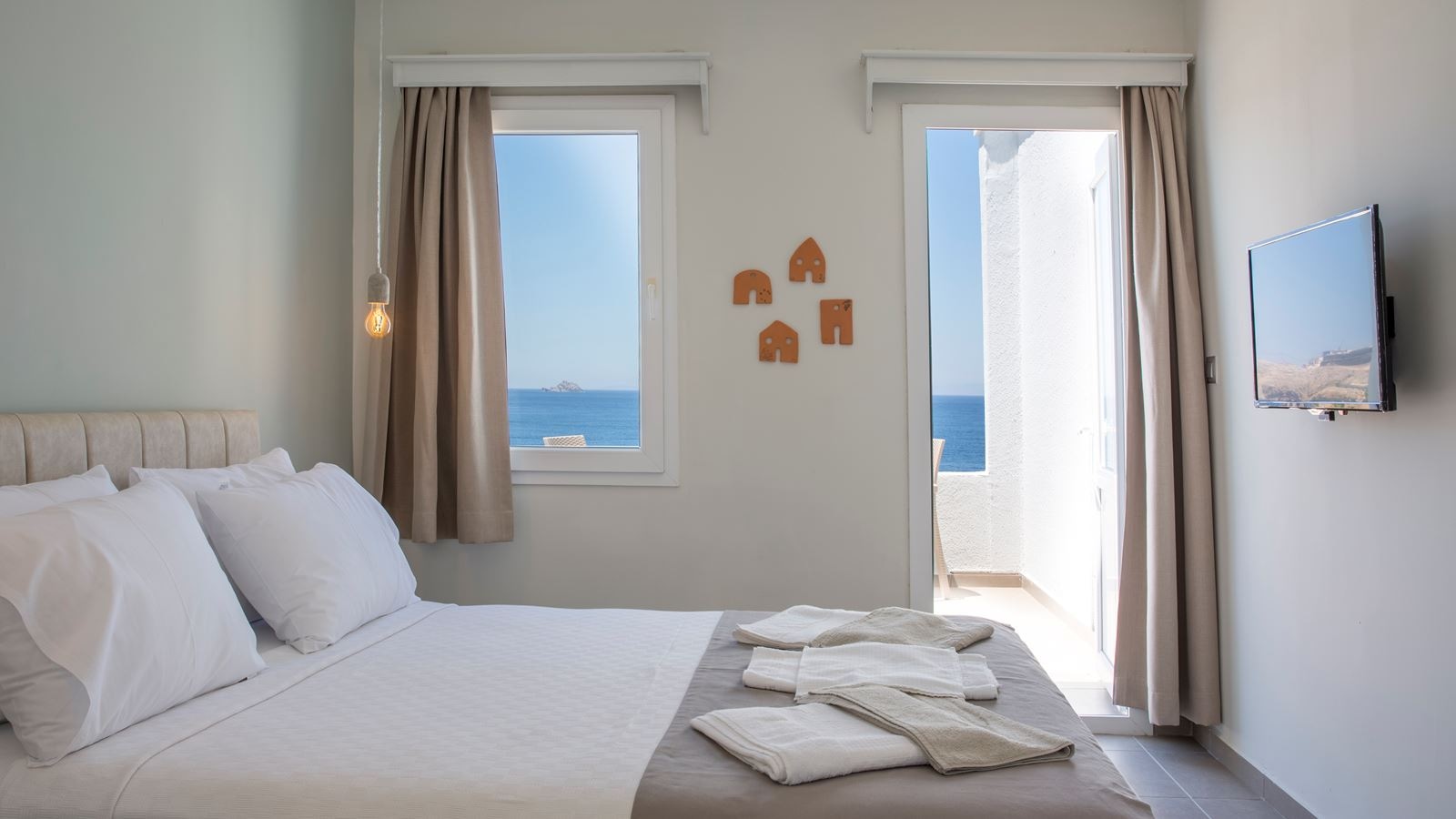 rooms-superior-family-room