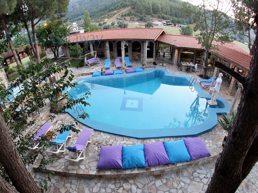 pools-outdoor-pool