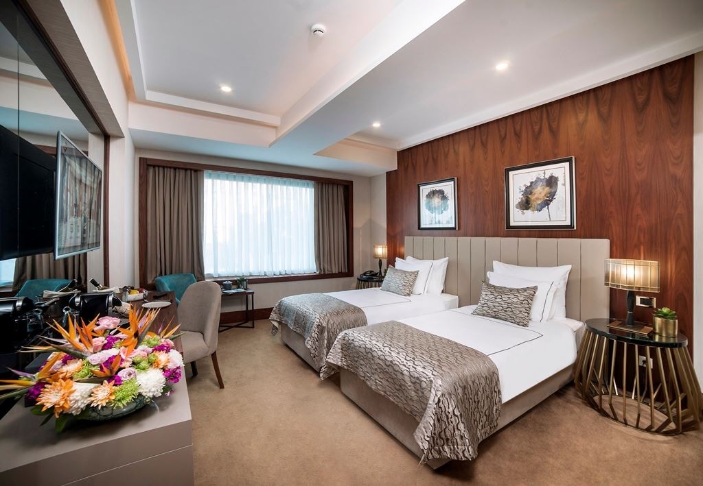 rooms-superior-room-land-view