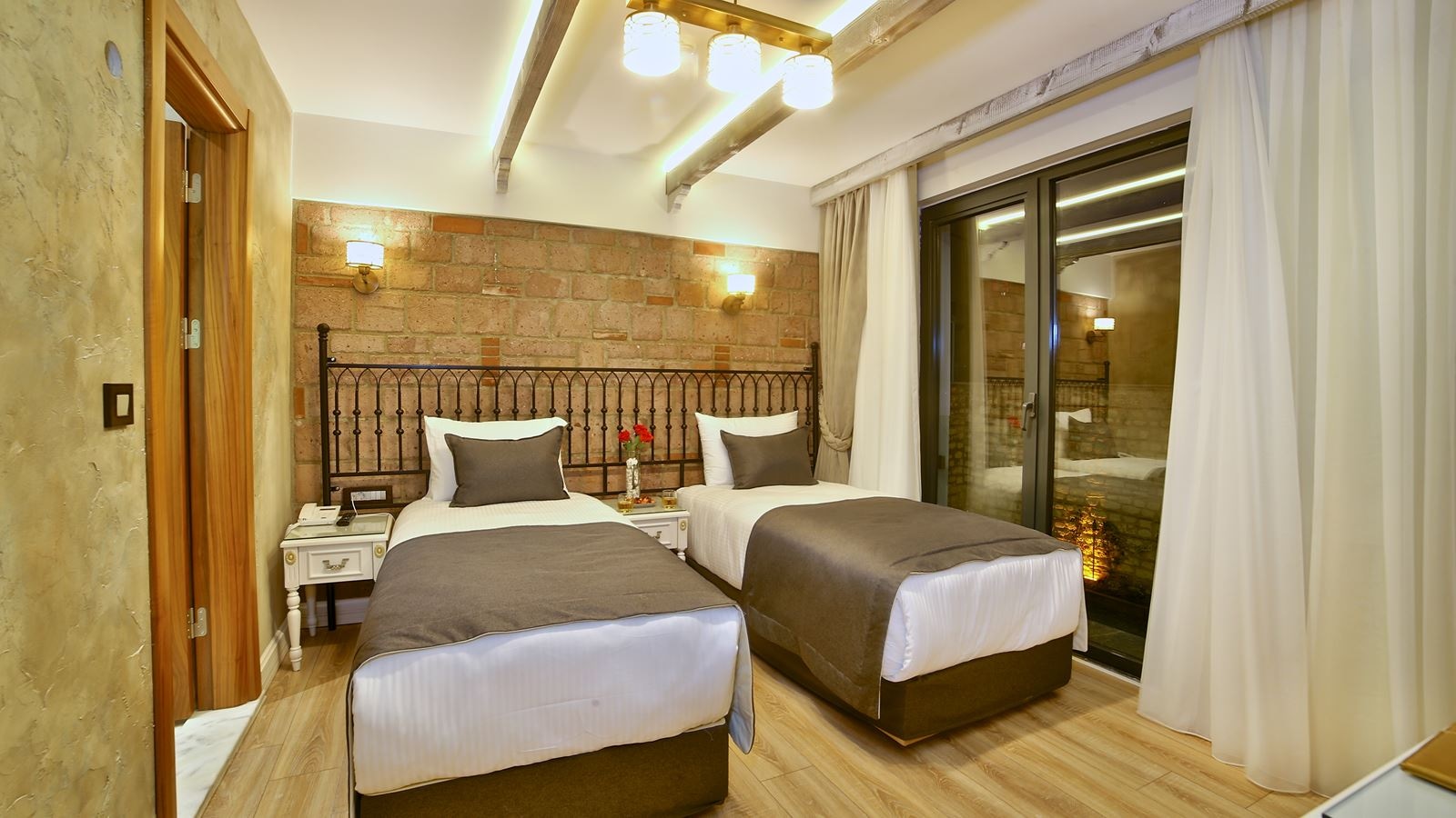 rooms-family-room-with-garden-view