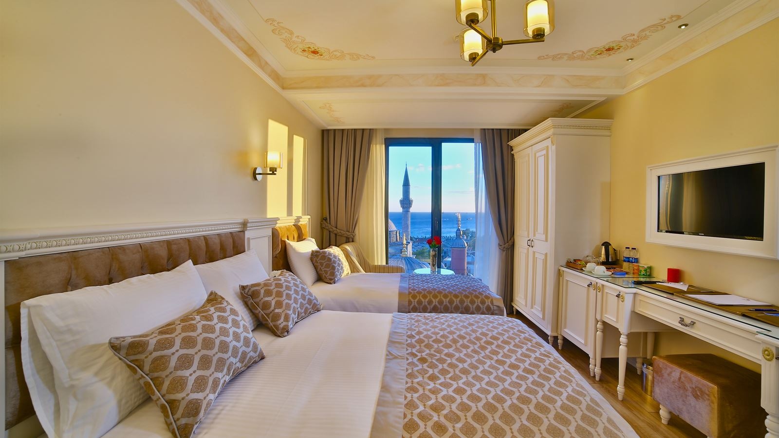 rooms-family-room-with-sea-view