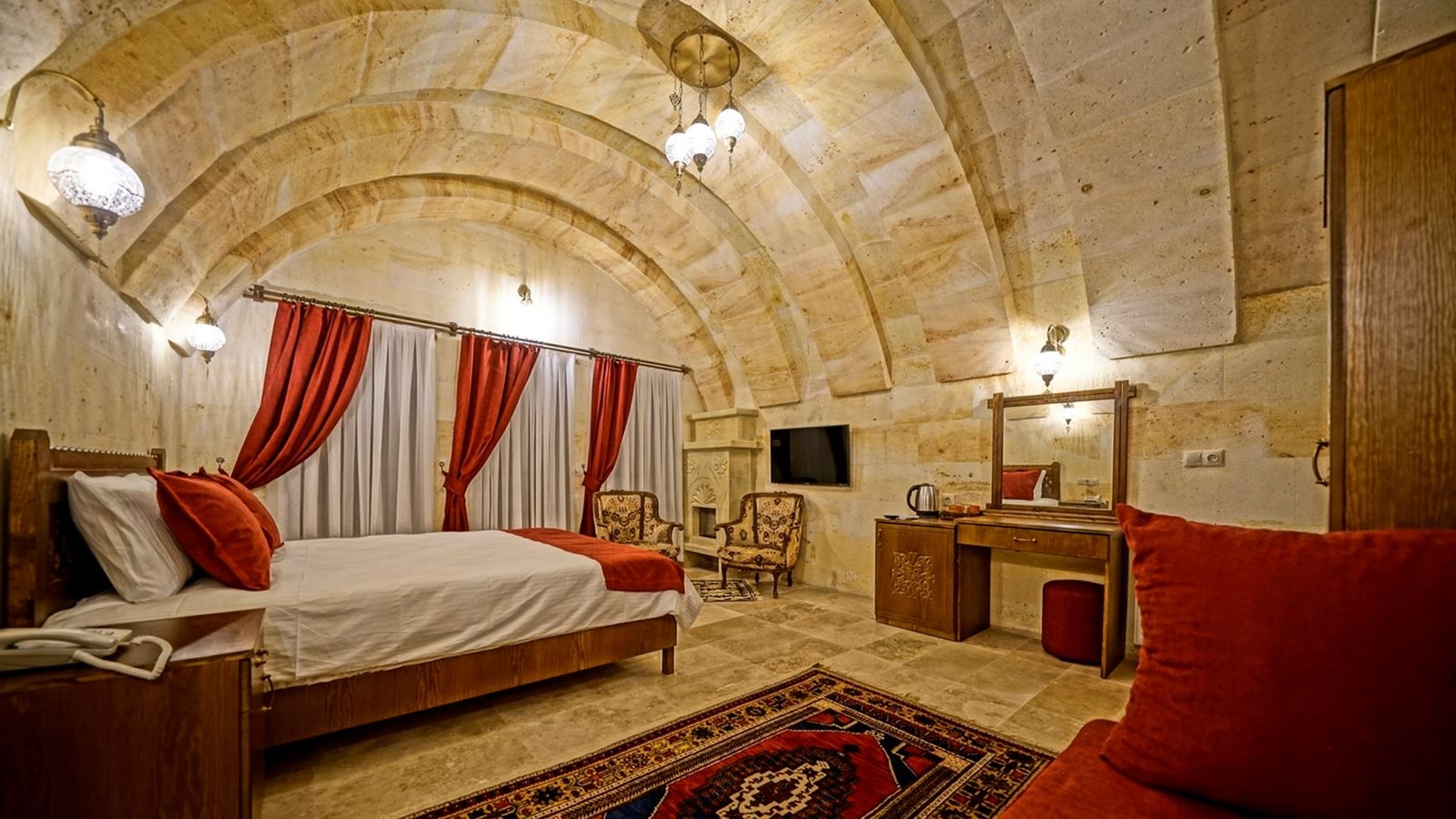 rooms-deluxe-with-jacuzzi-room