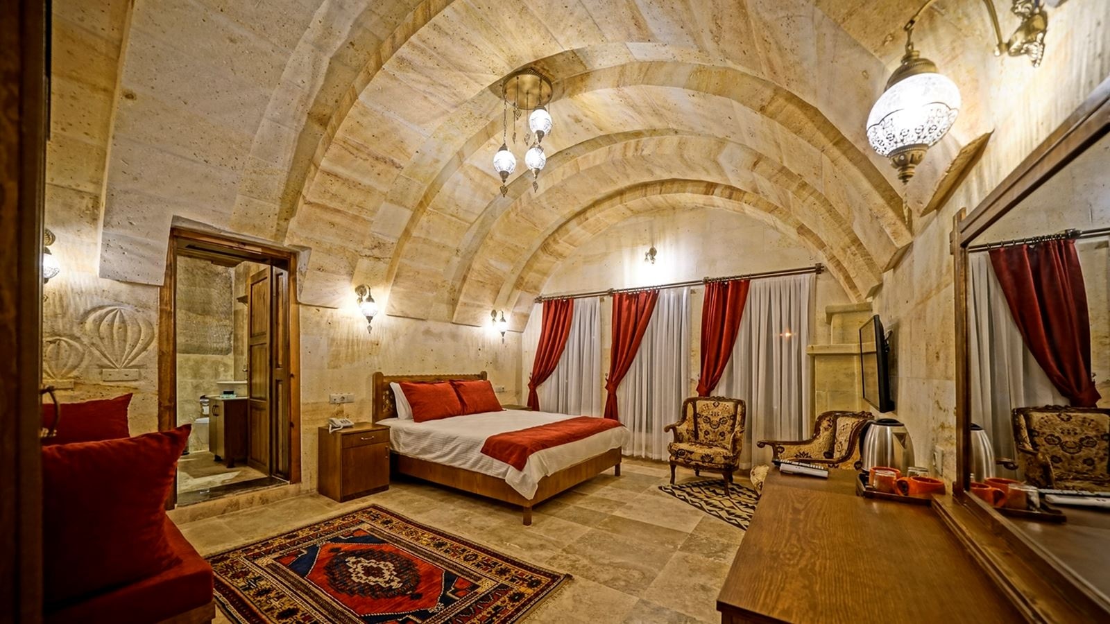 rooms-deluxe-with-jacuzzi-room