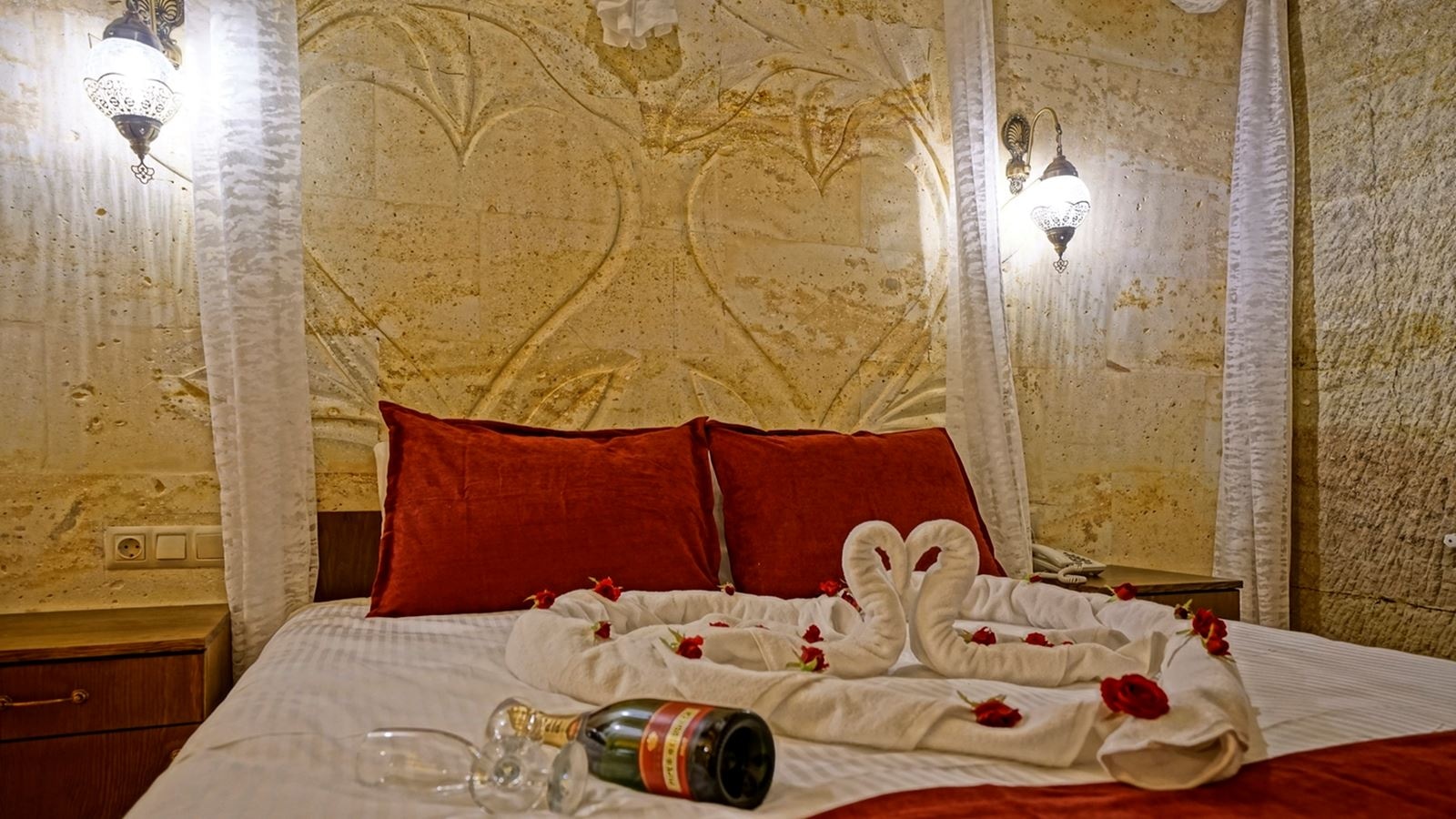 rooms-family-and-honeymoon-suite-room