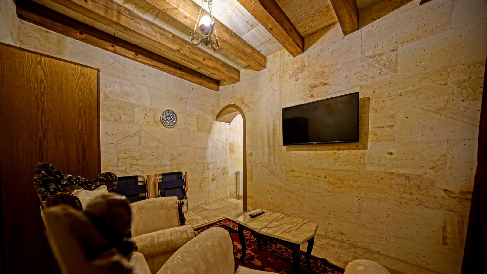 rooms-deluxe-with-balcony-room