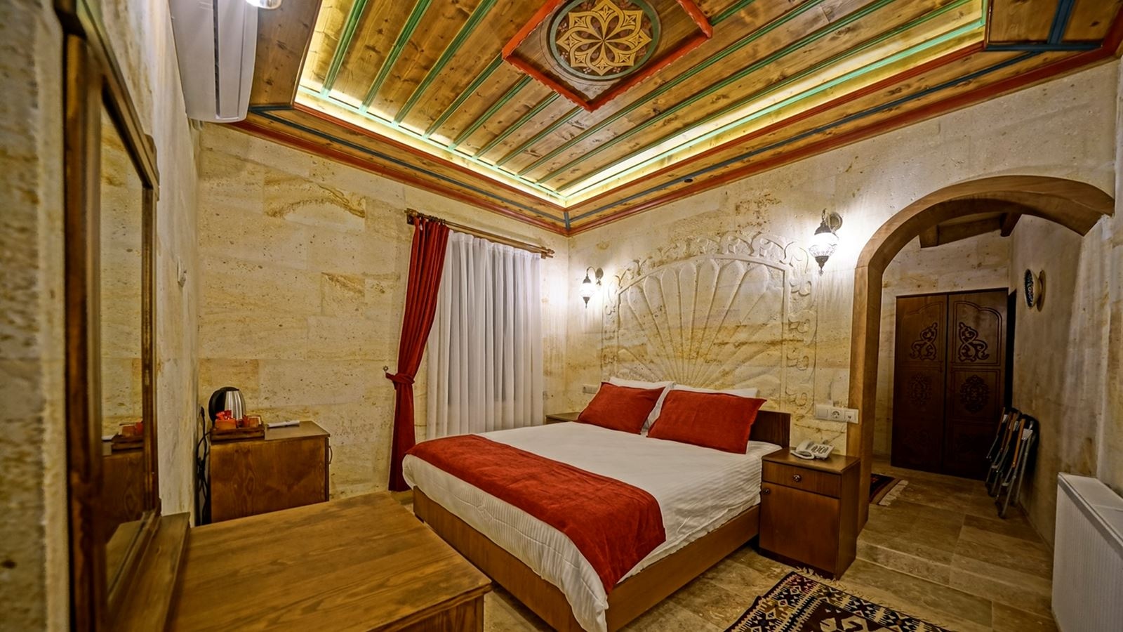 rooms-deluxe-with-balcony-room