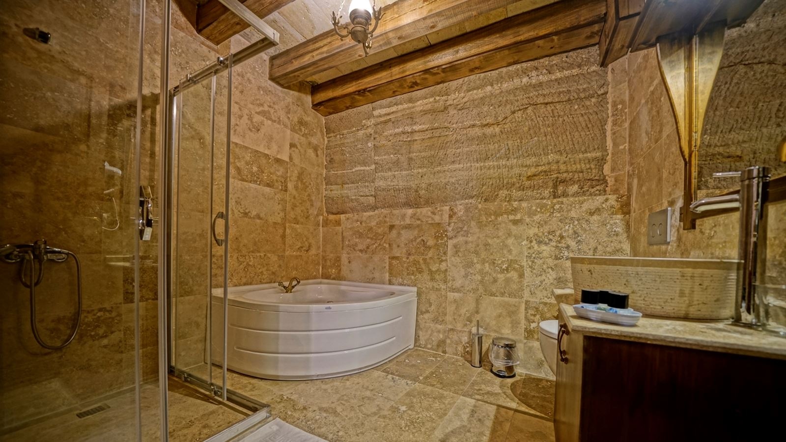 rooms-deluxe-with-jacuzzi-room