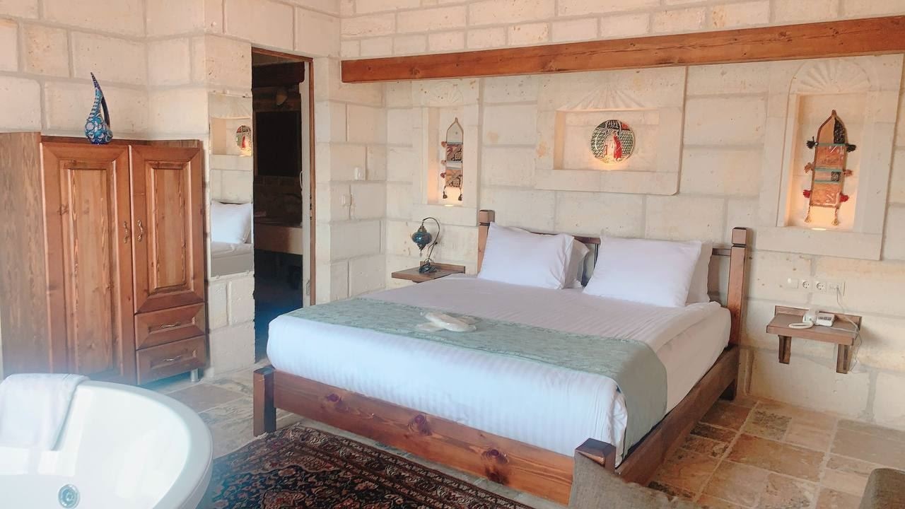 rooms-superior-jacuzzi-room-with-view