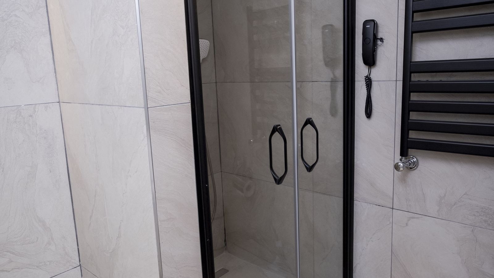 rooms-luxury-suitefireplace-room