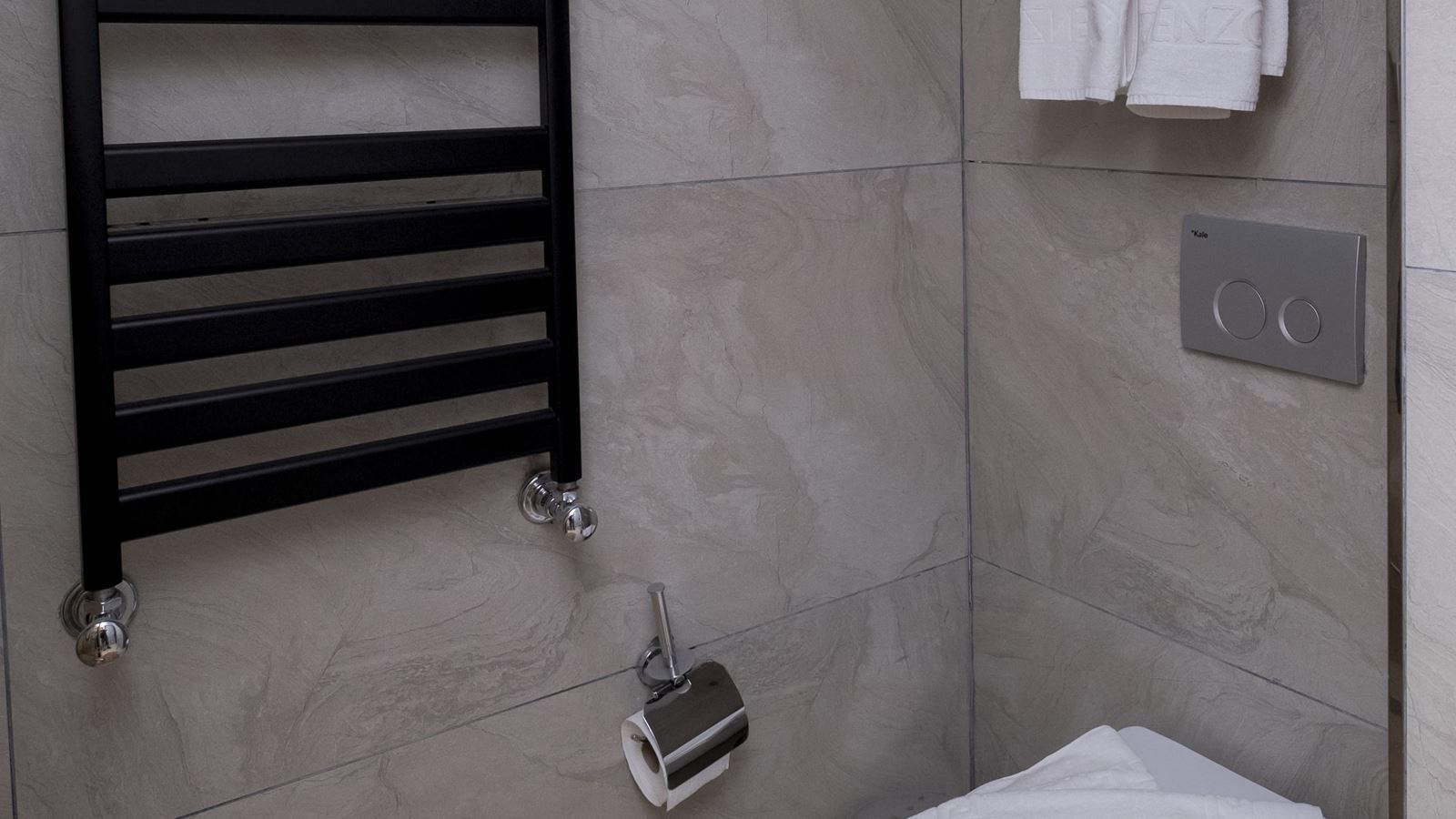 rooms-luxury-suitefireplace-room