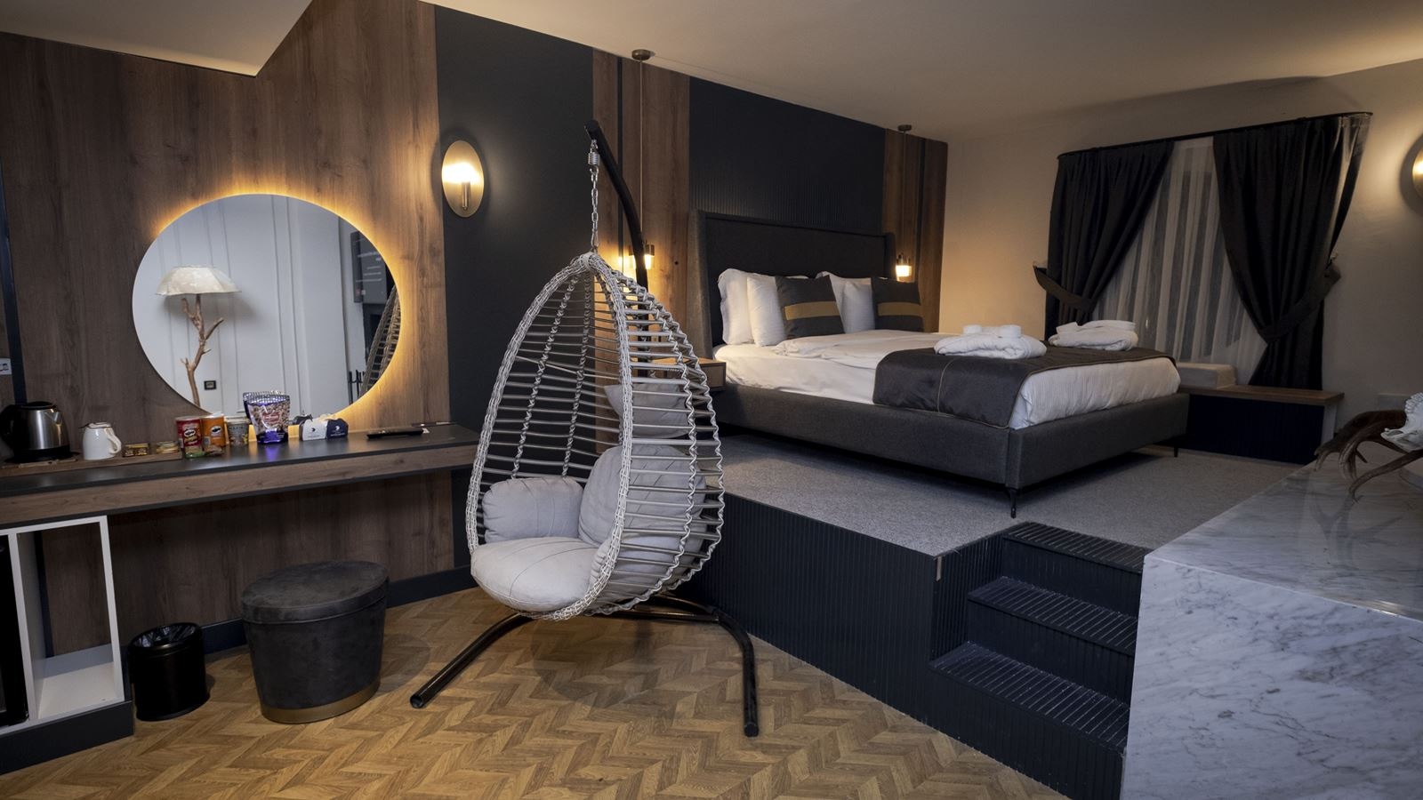 rooms-presidential-suitefireplace-+-jaccuzi-room