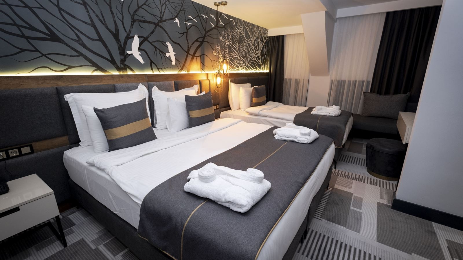 rooms-presidential-suitefireplace-+-jaccuzi-room