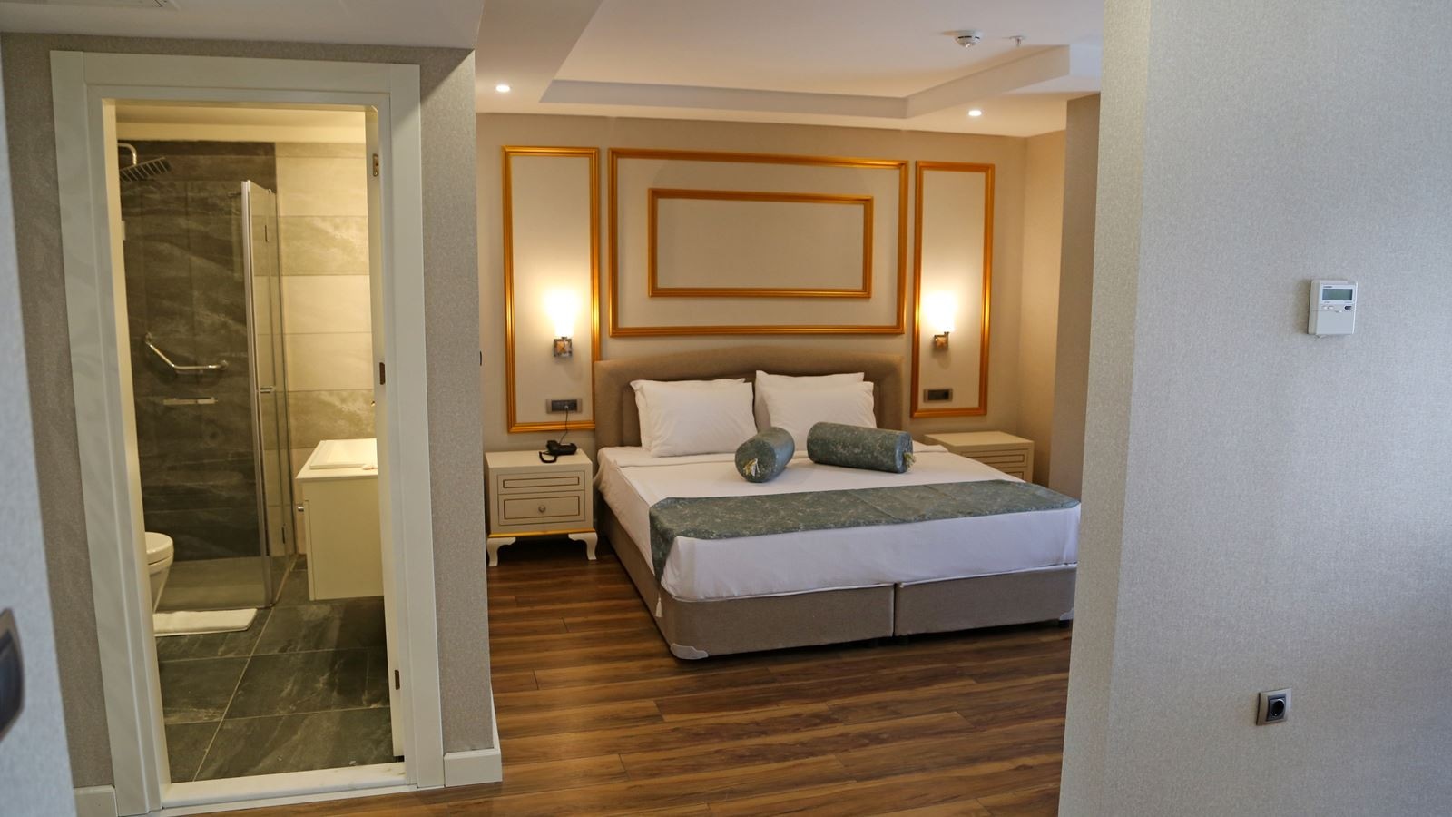 rooms-honeymoon-room