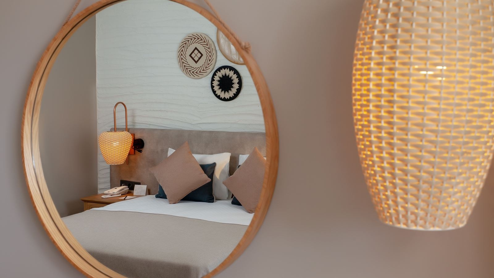 rooms-standard-room-pool-view