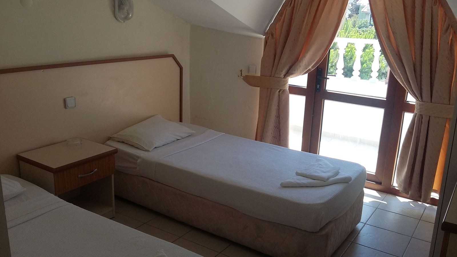 rooms-standart-hotel-room