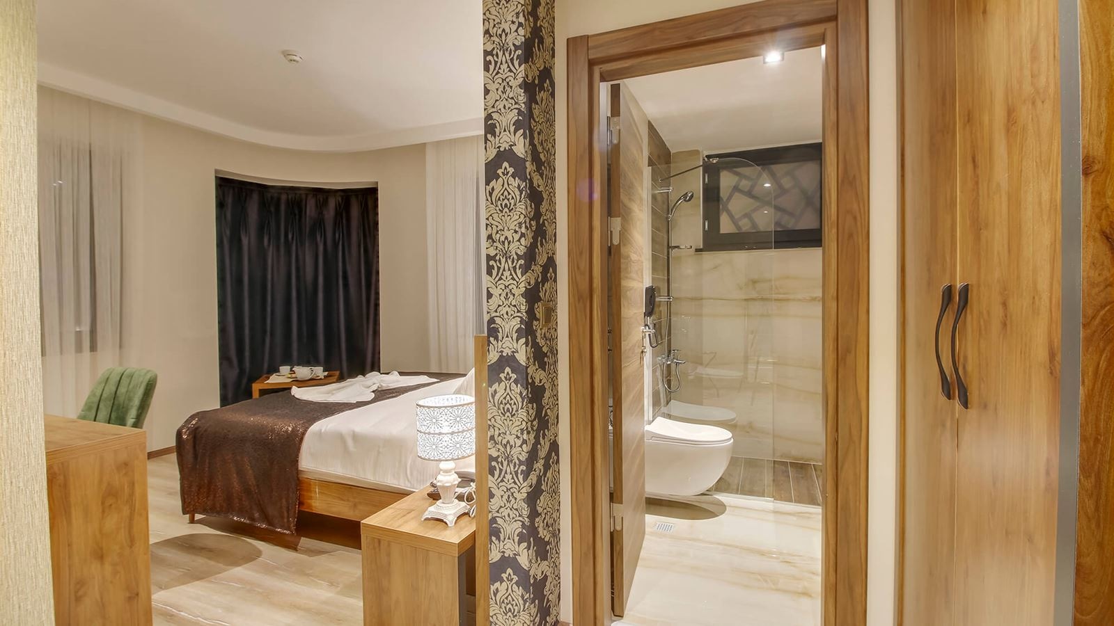 rooms-deluxe-double-room