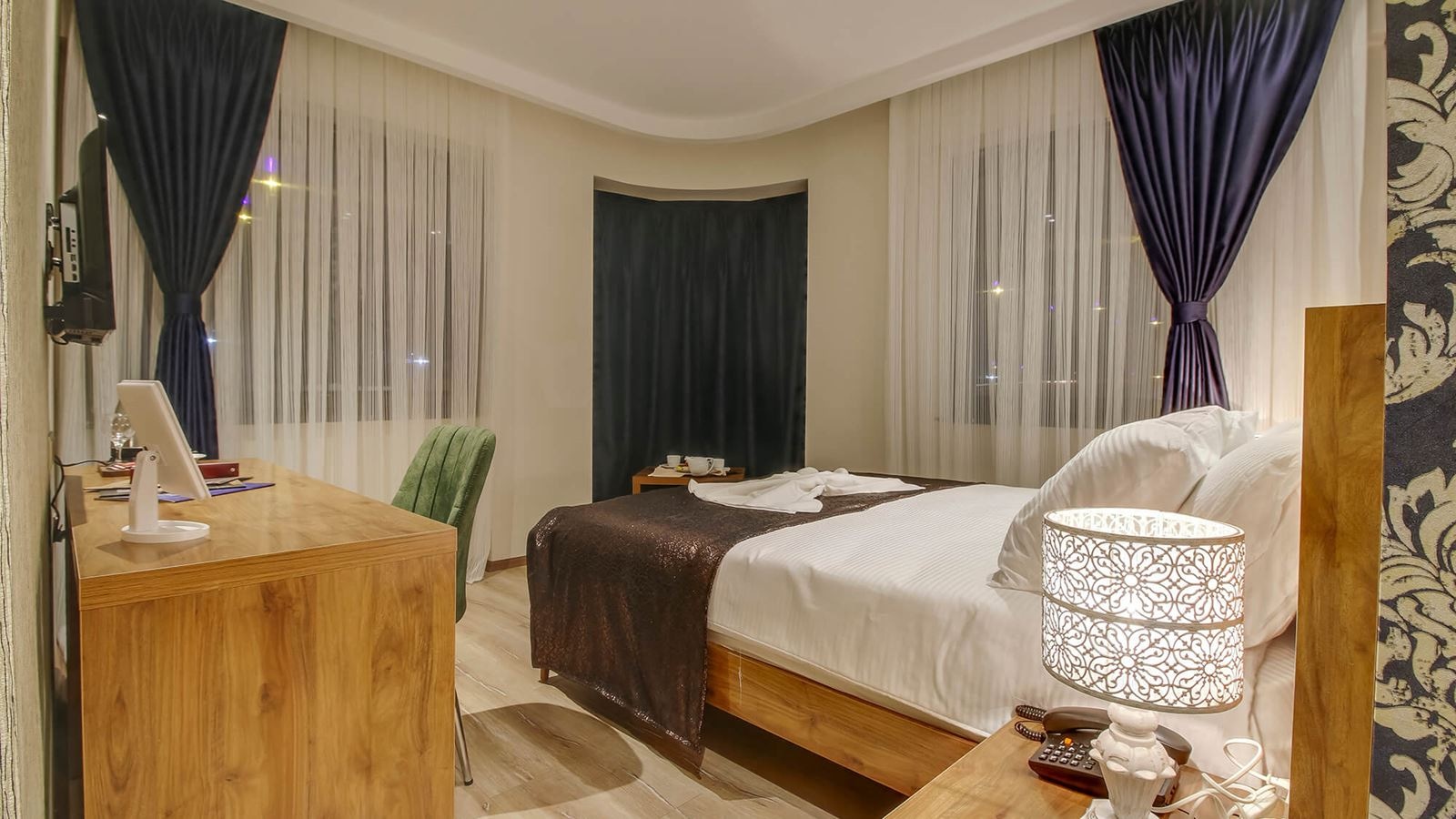 rooms-deluxe-double-room