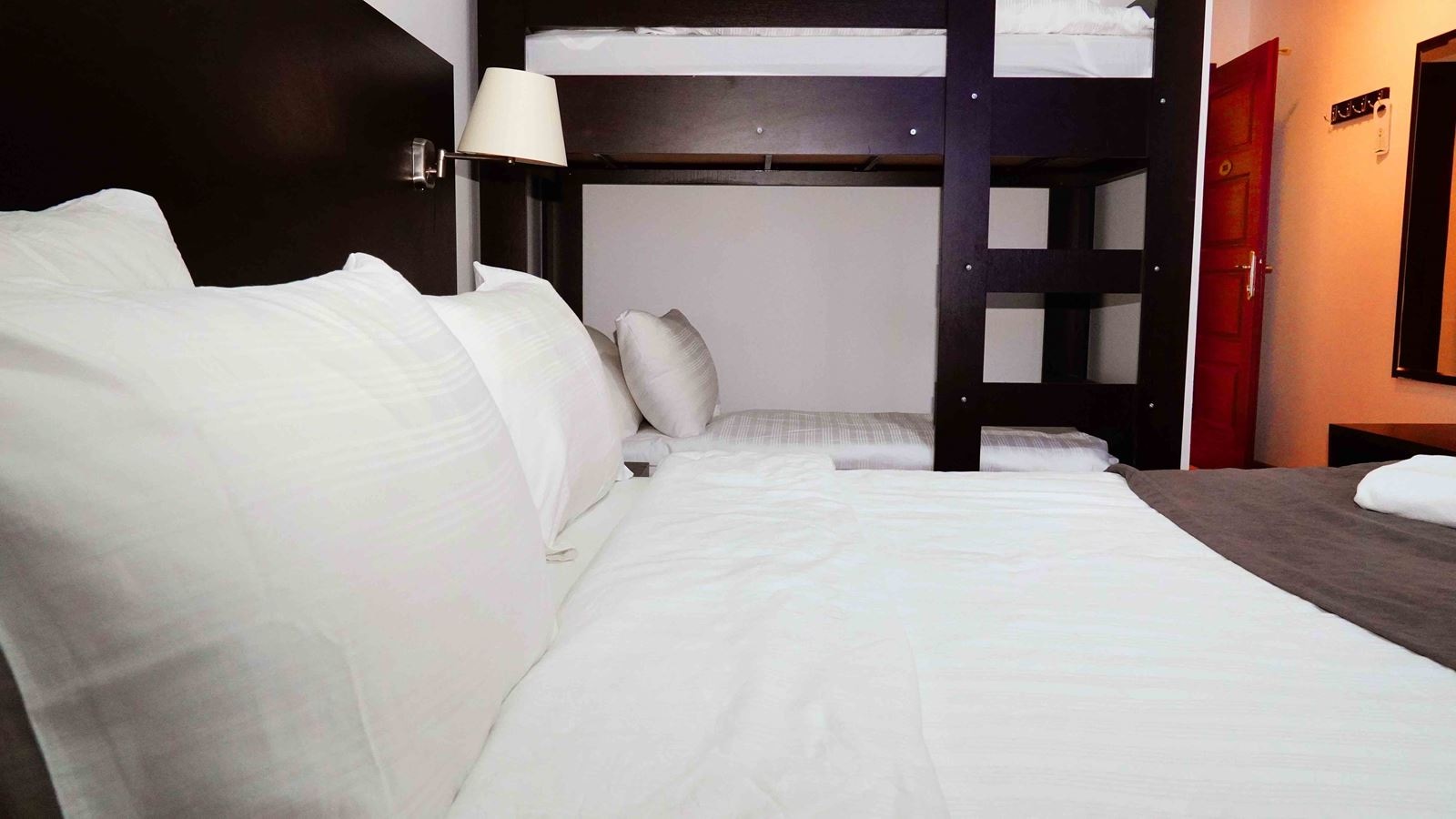 rooms-standard-family-room