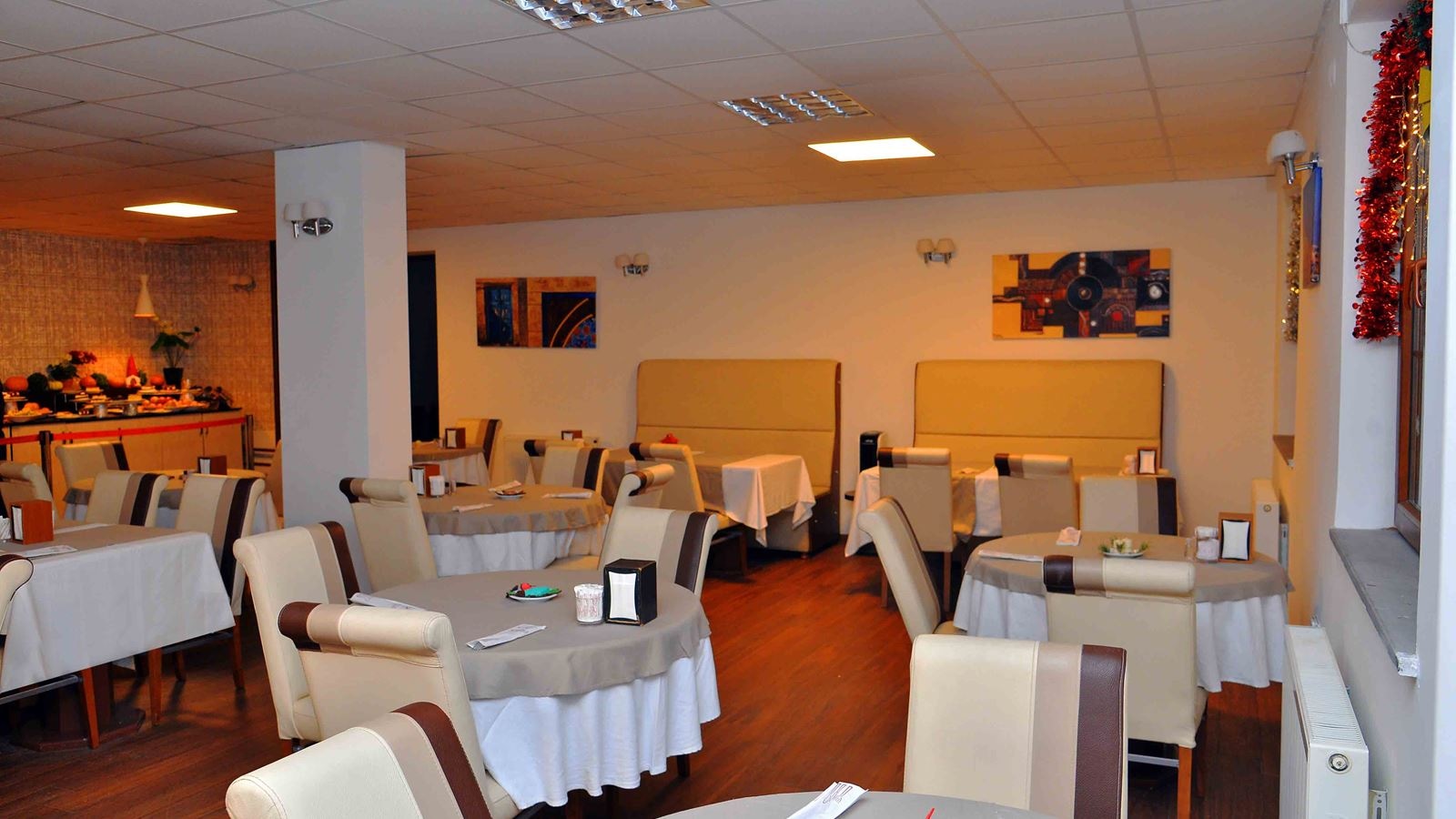 restaurants-restaurant