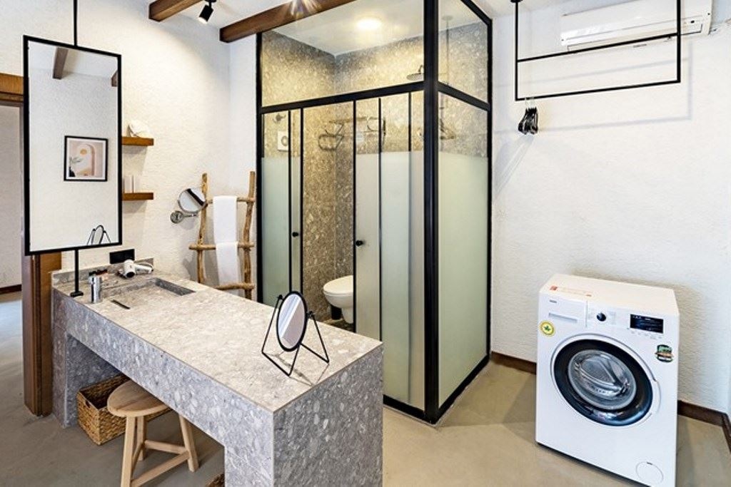 rooms-deluxe-suit-room