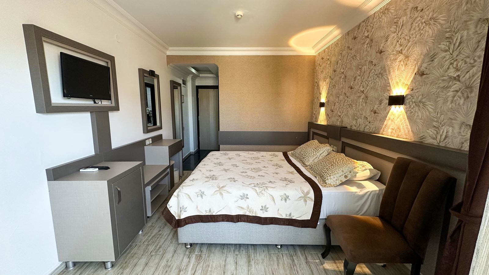 rooms-main-building-standard-room