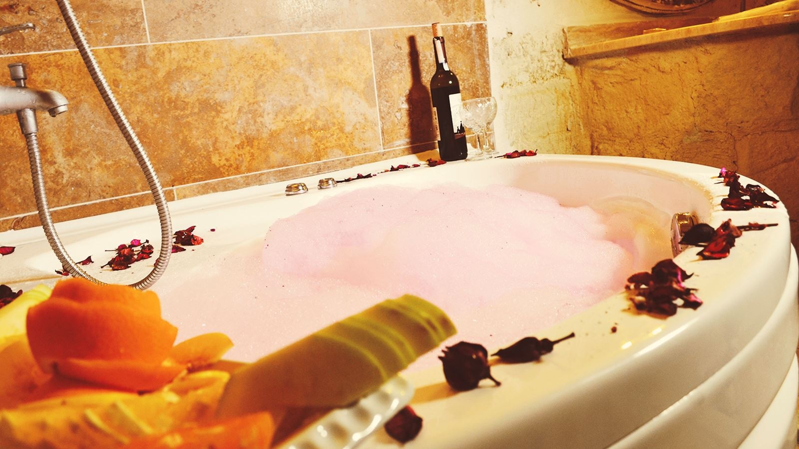 rooms-cave-jacuzzi-room